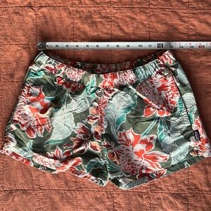 Patagonia barely baggies. Size small.
